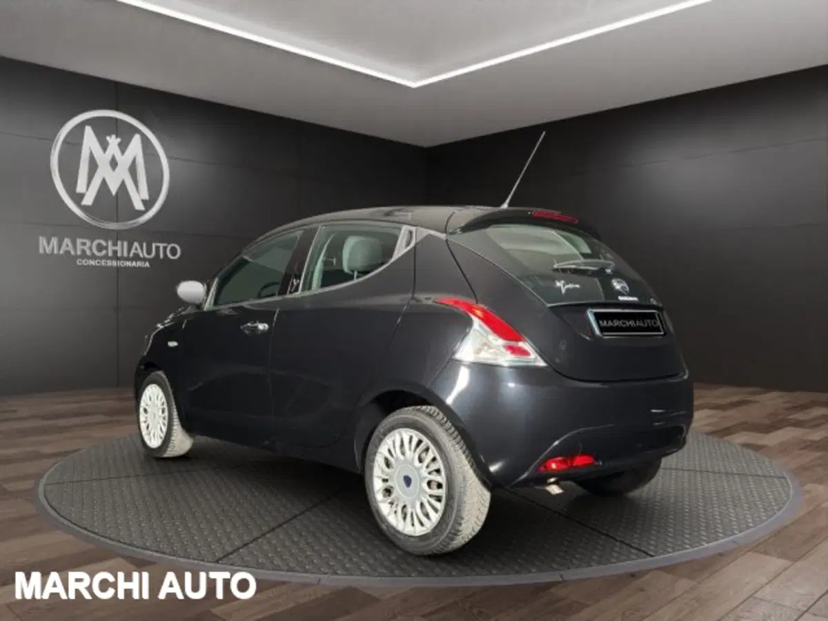 Lancia Ypsilon usata a Perugia (7)