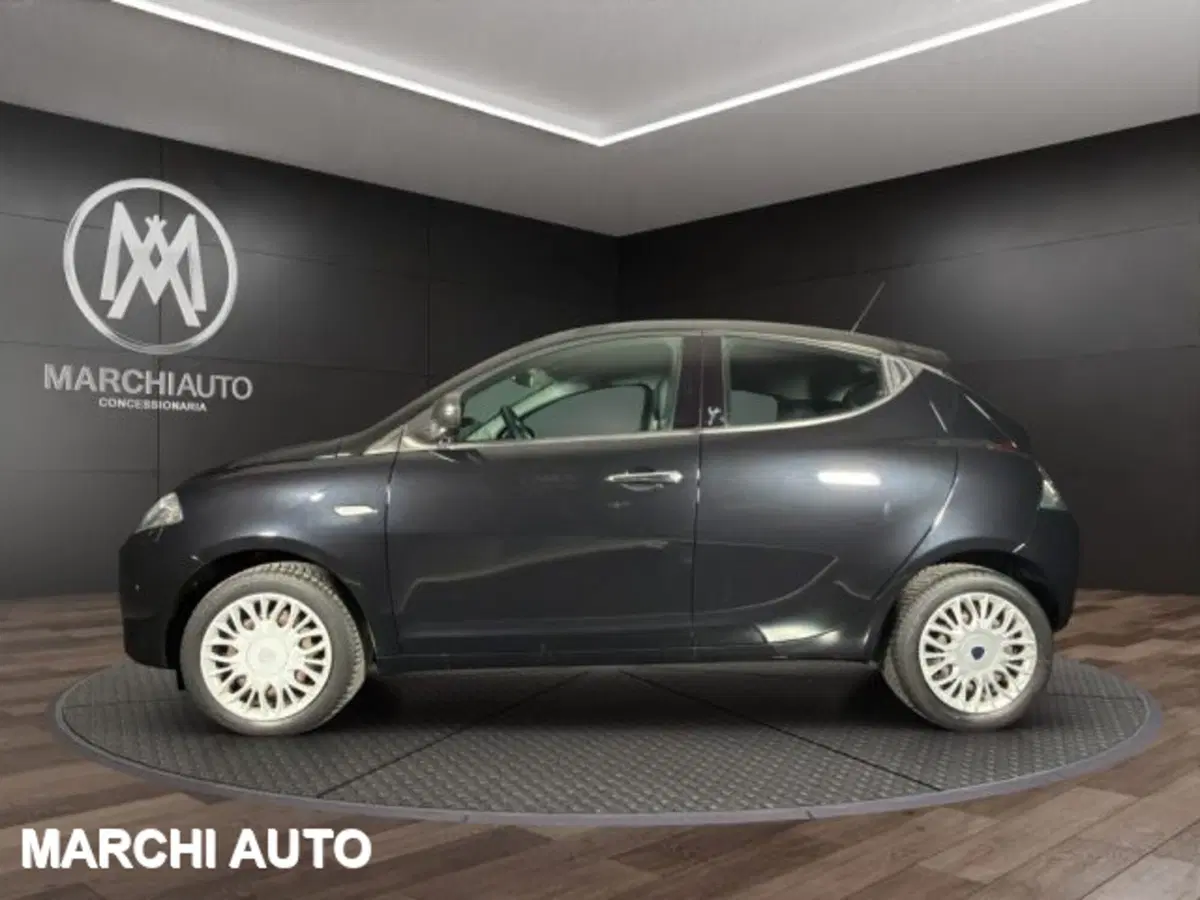 Lancia Ypsilon usata a Perugia (8)
