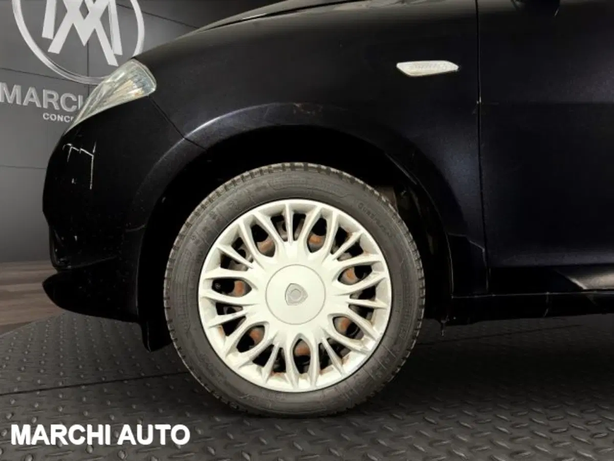 Lancia Ypsilon usata a Perugia (9)