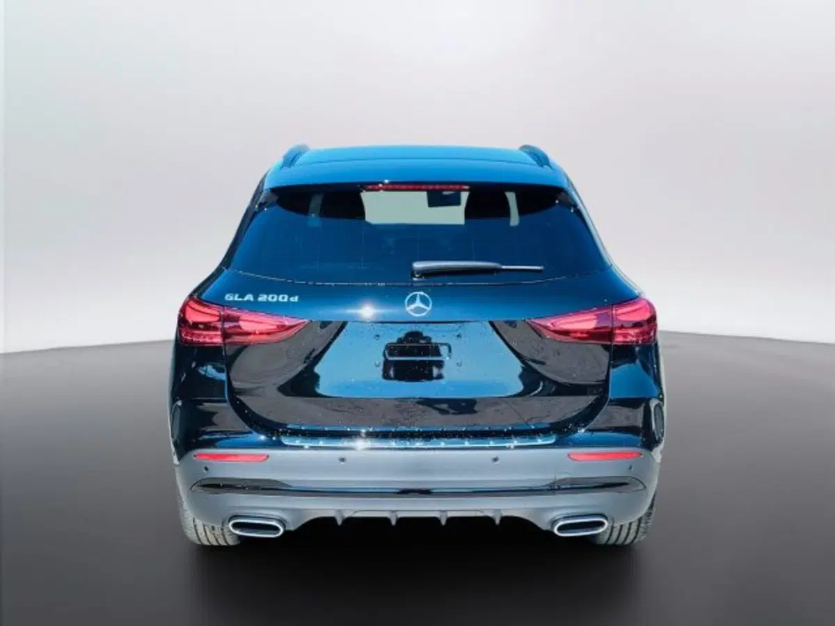 Mercedes-Benz GLA SUV nuova a Teramo (4)