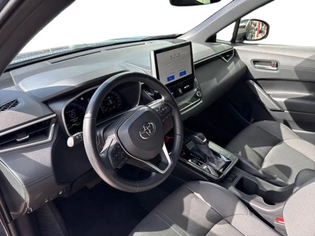 Toyota Corolla Cross usata a Sassari (8)