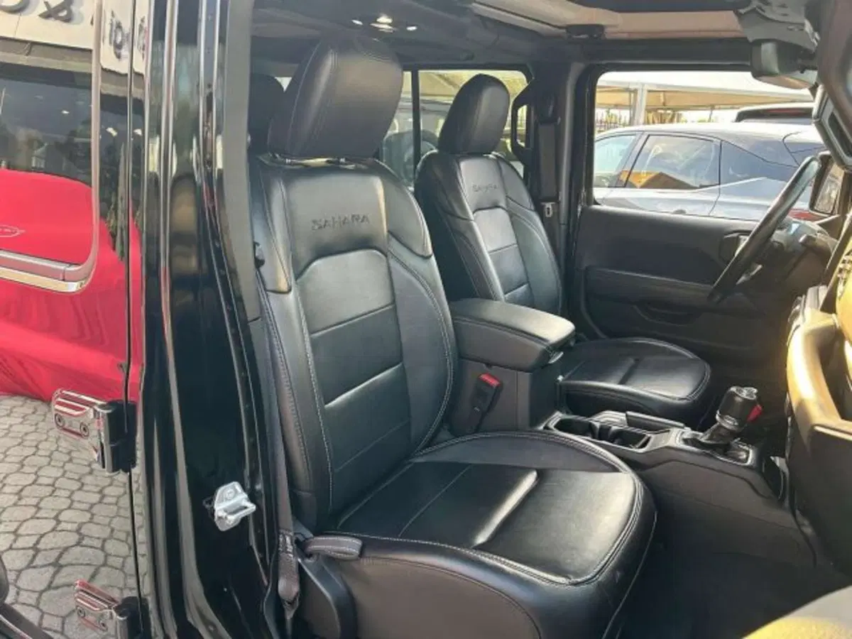Jeep Wrangler Unlimited usata a Firenze (12)