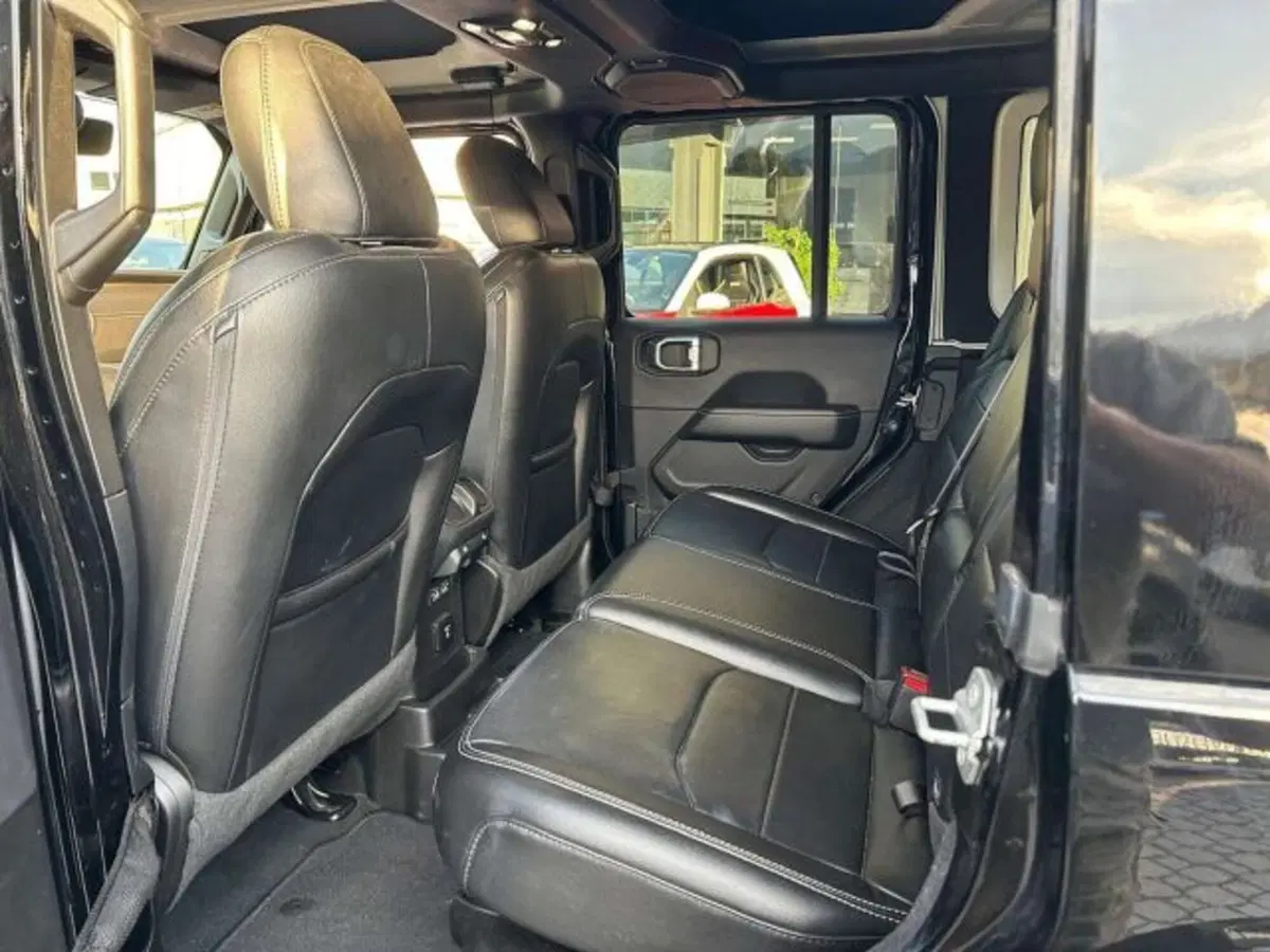 Jeep Wrangler Unlimited usata a Firenze (13)