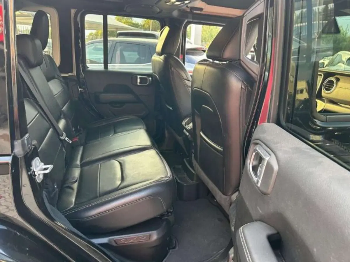 Jeep Wrangler Unlimited usata a Firenze (14)