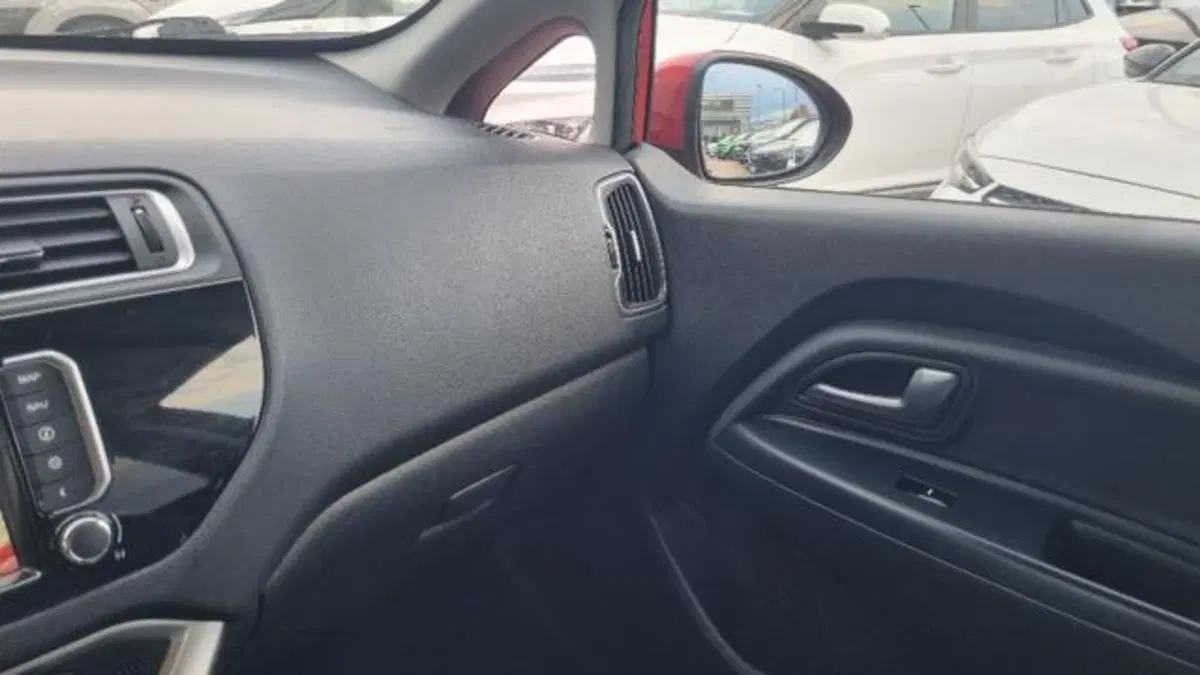 Kia Rio usata a Savona (11)