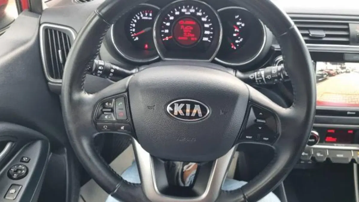 Kia Rio usata a Savona (12)