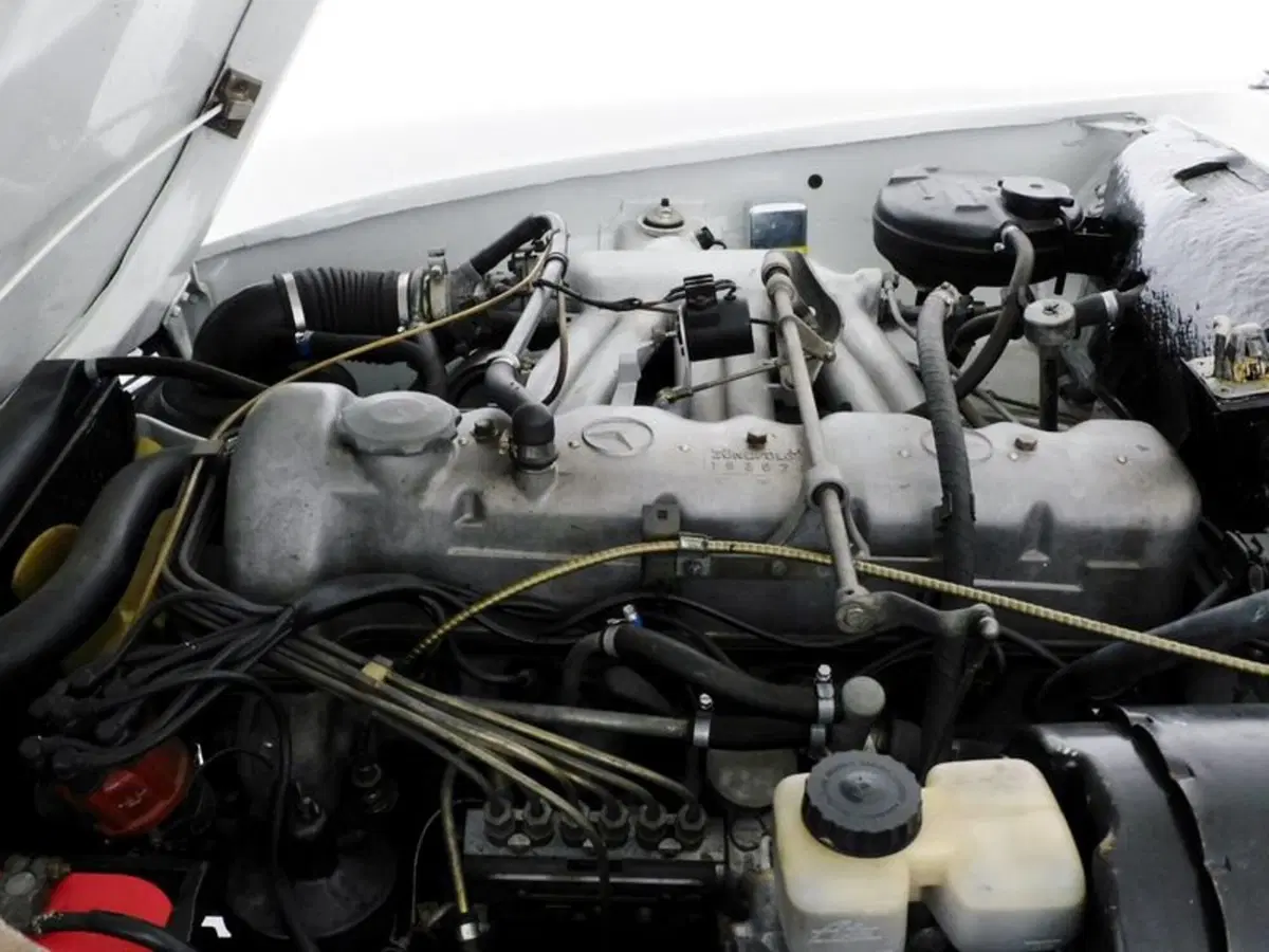 Mercedes-Benz 230 Coupé usata a Perugia (9)