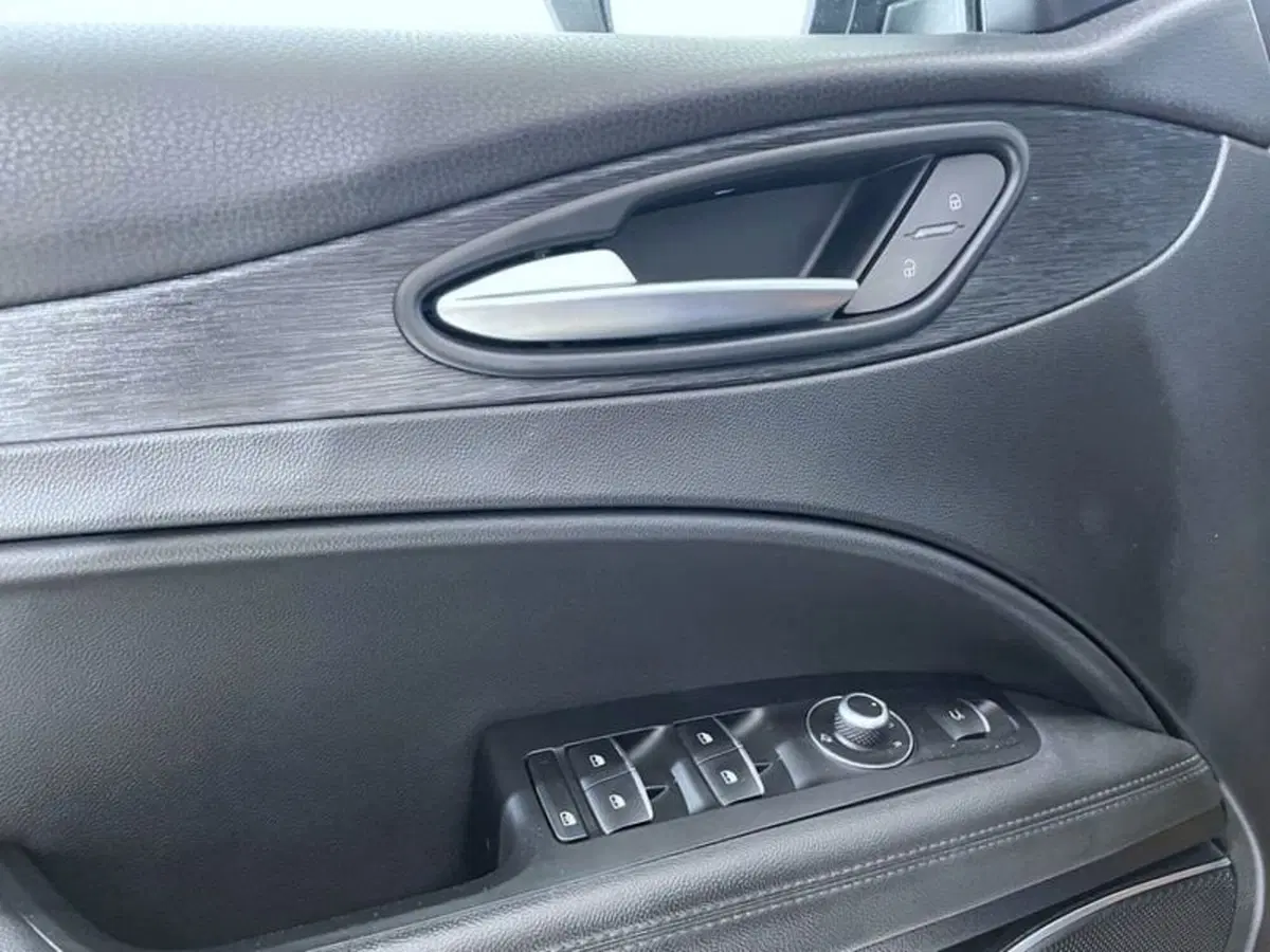 Alfa Romeo Stelvio usata a Perugia (19)
