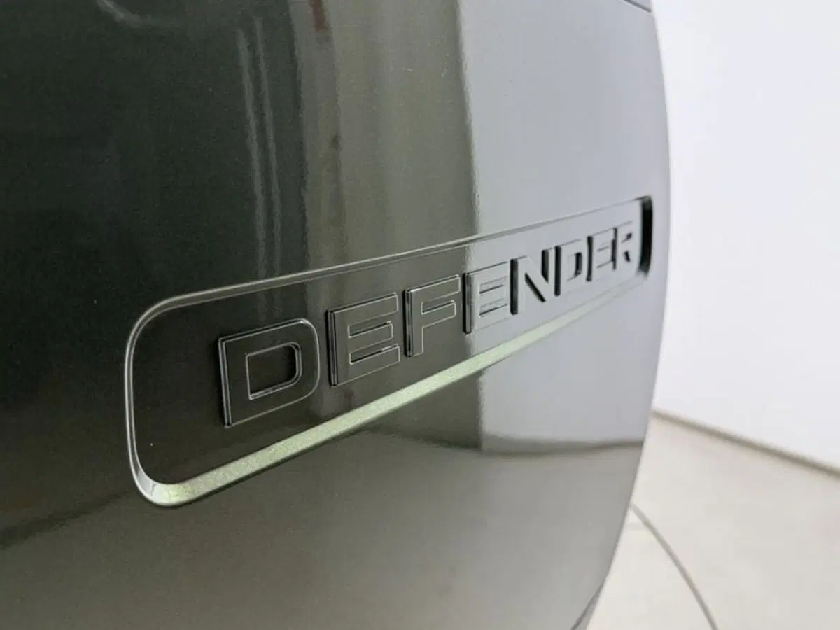 Land Rover Defender nuova a Perugia (14)