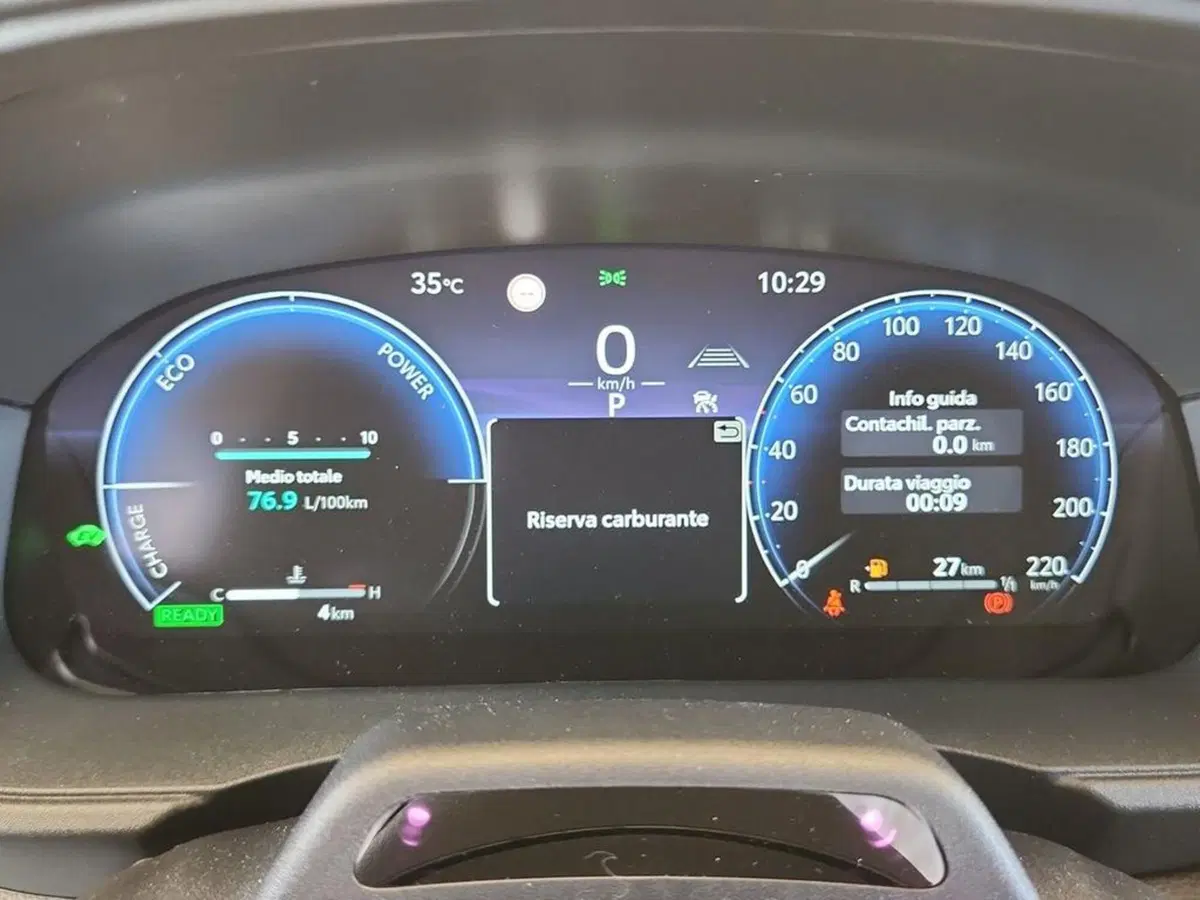 Toyota Yaris Cross nuova a Roma (9)