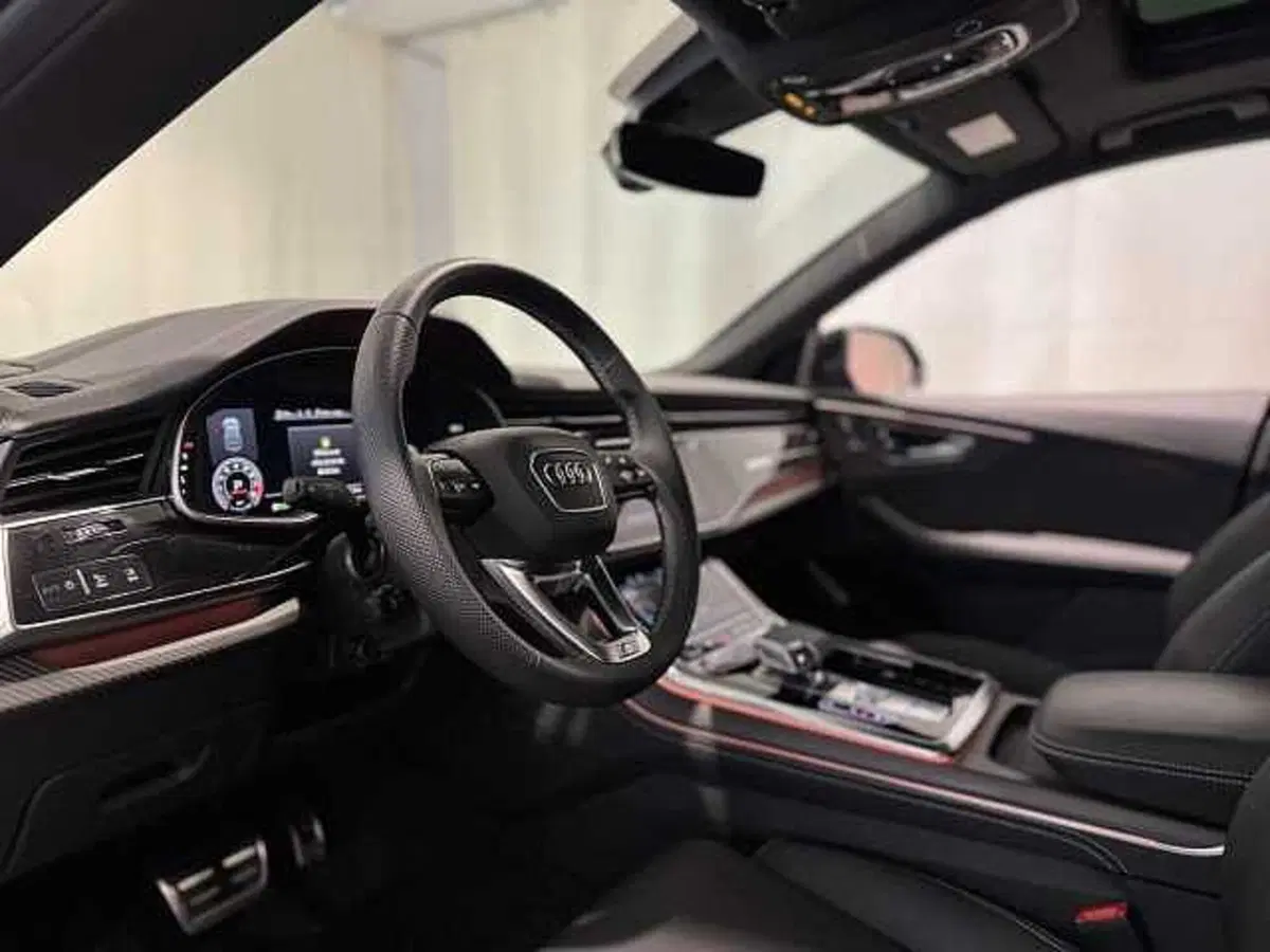 Audi SQ8 usata a Genova (11)
