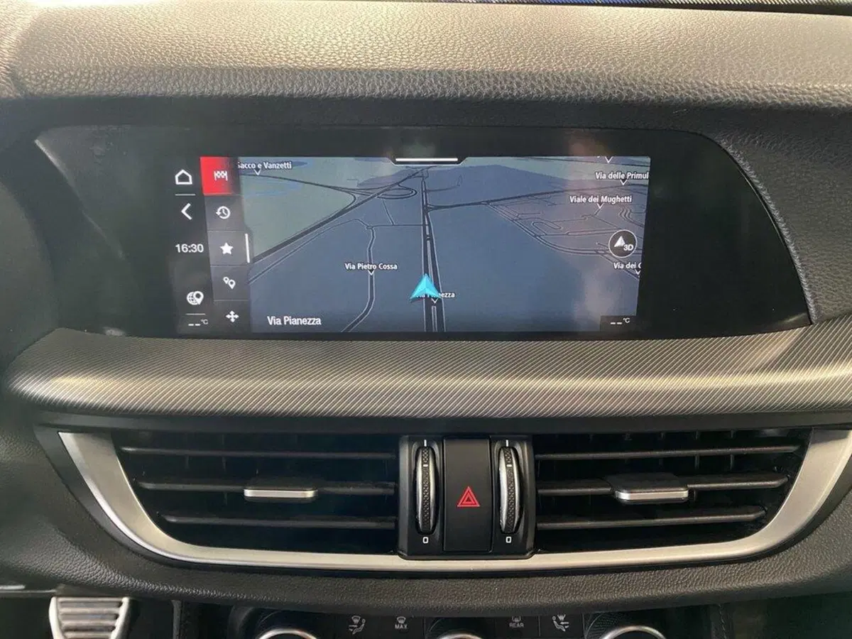 Alfa Romeo Stelvio usata a Torino (10)