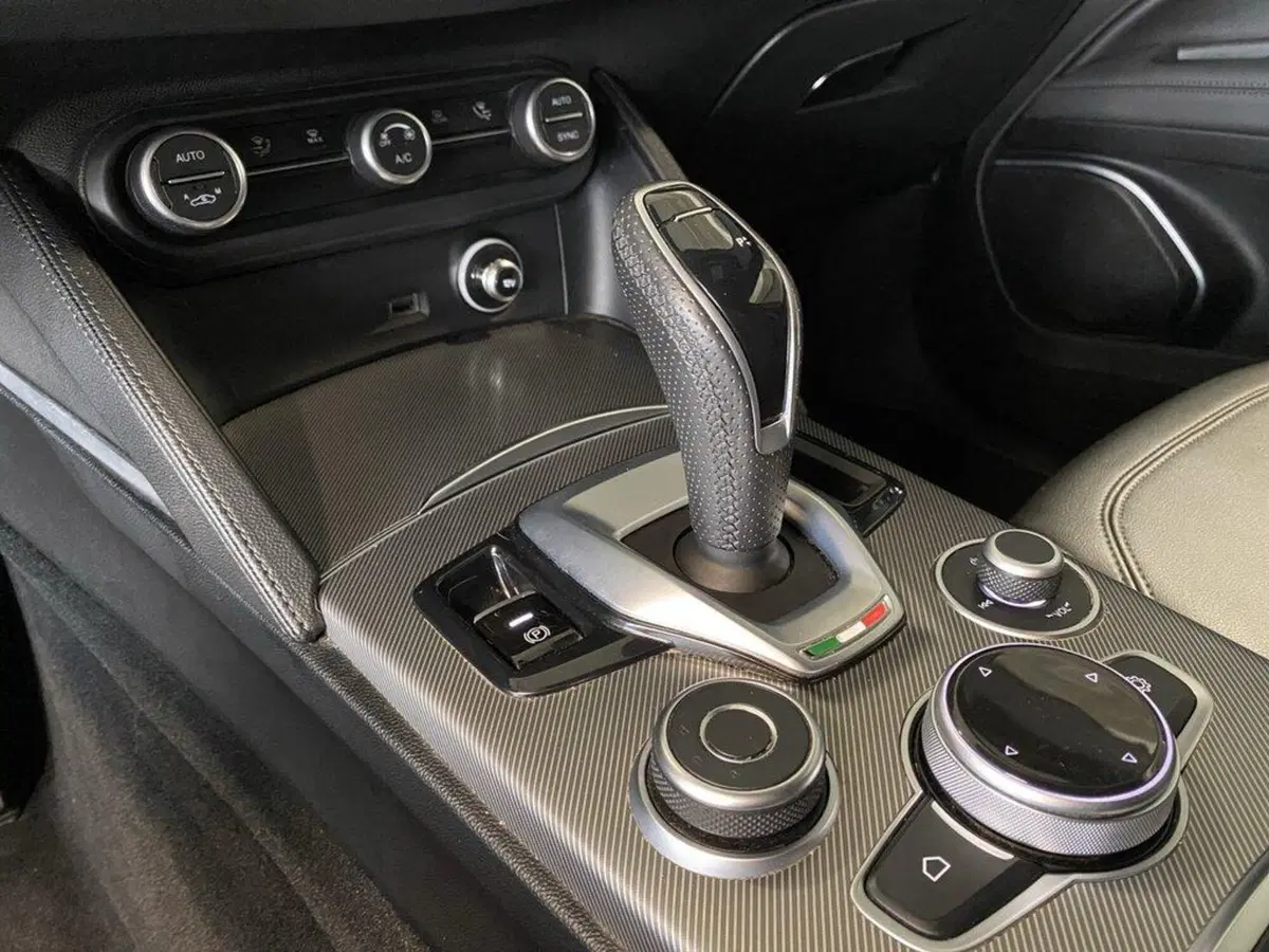 Alfa Romeo Stelvio usata a Torino (12)