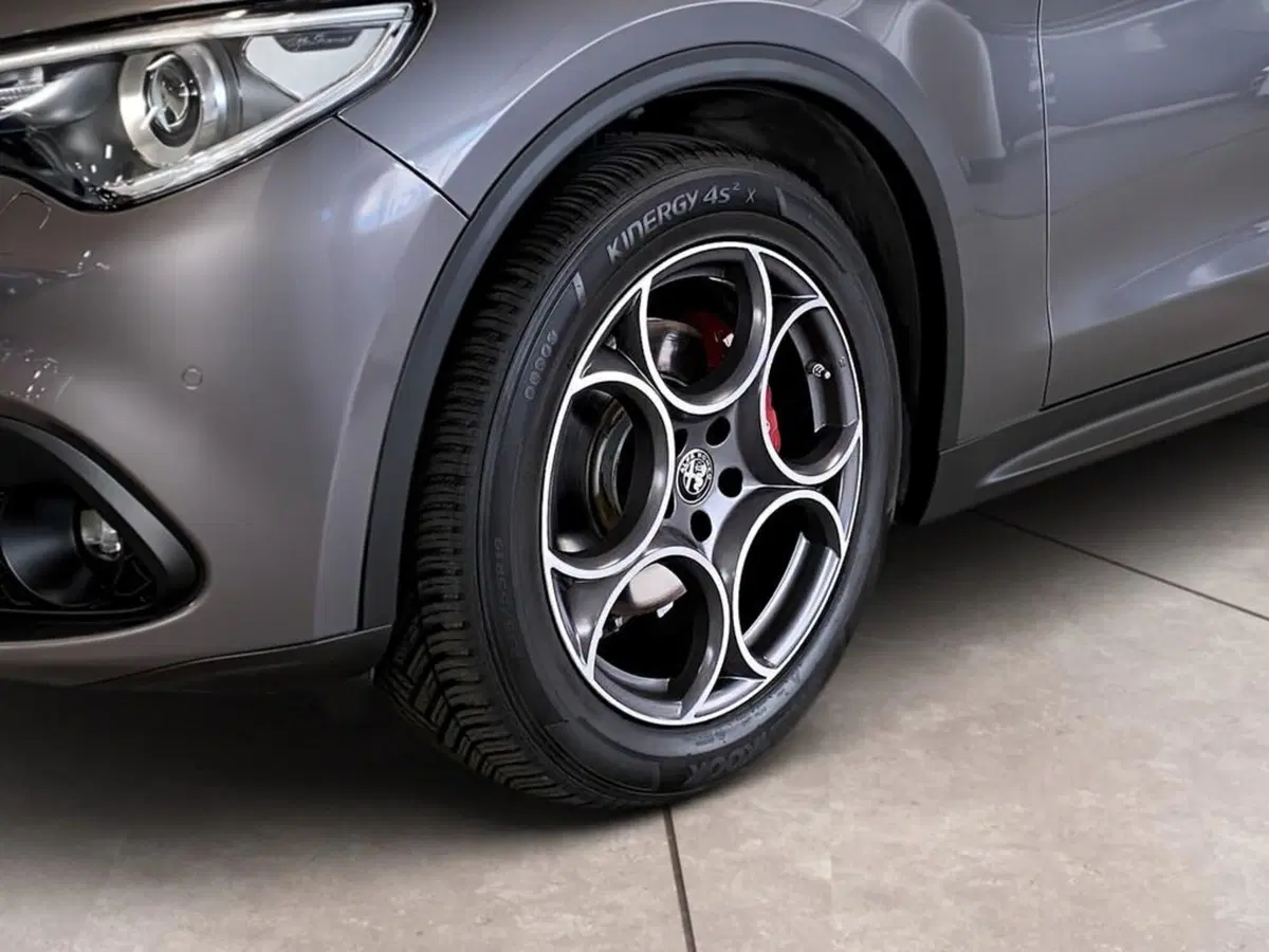 Alfa Romeo Stelvio usata a Torino (15)