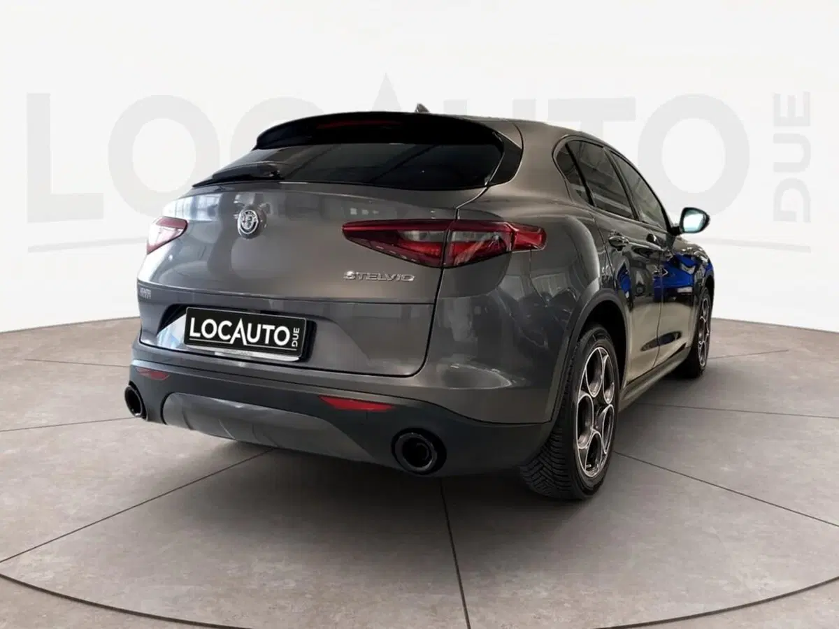 Alfa Romeo Stelvio usata a Torino (4)