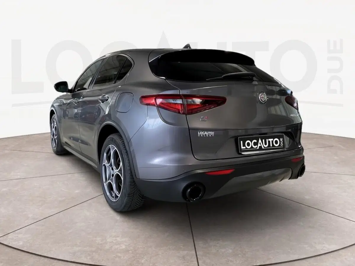 Alfa Romeo Stelvio usata a Torino (5)