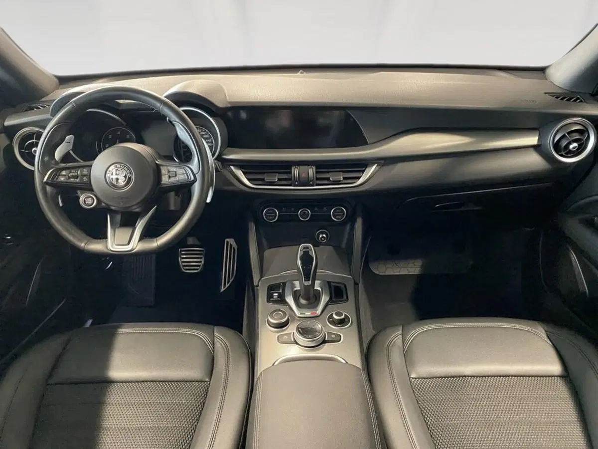 Alfa Romeo Stelvio usata a Torino (6)