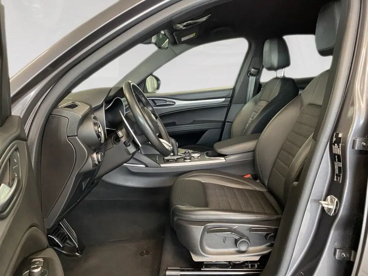 Alfa Romeo Stelvio usata a Torino (7)