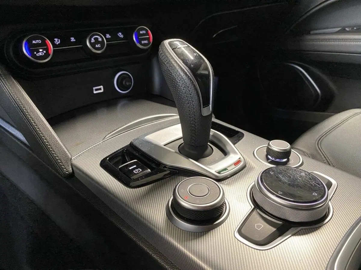 Alfa Romeo Stelvio usata a Torino (12)