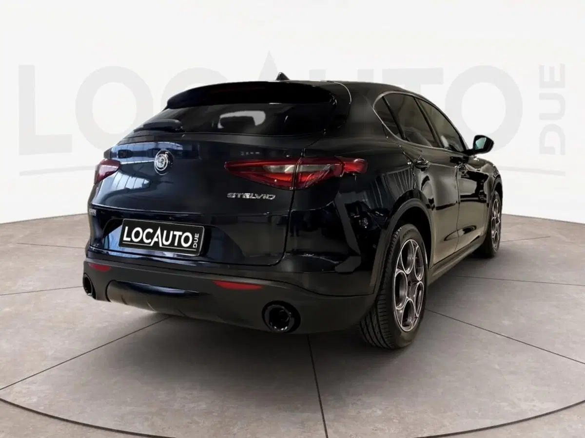 Alfa Romeo Stelvio usata a Torino (4)