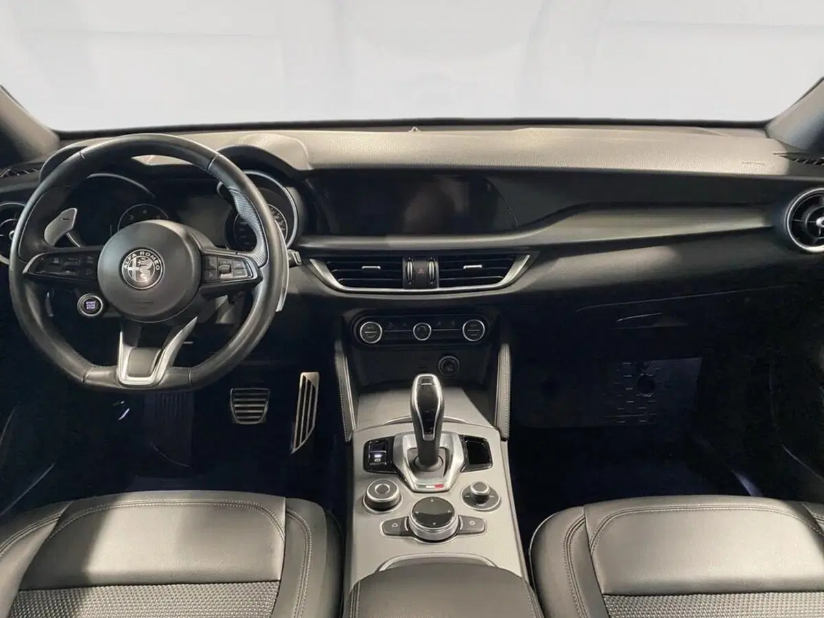 Alfa Romeo Stelvio usata a Torino (6)