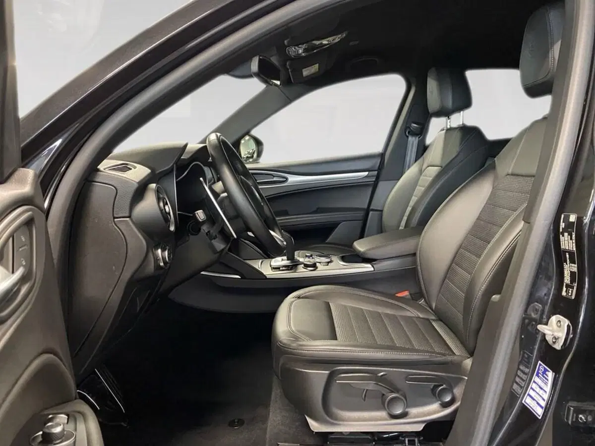 Alfa Romeo Stelvio usata a Torino (7)