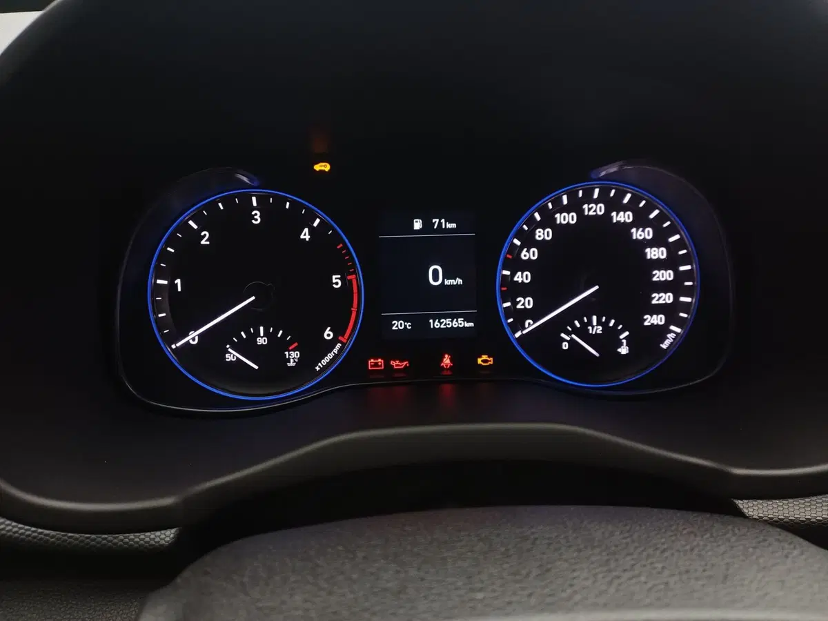 Hyundai Kona usata a Alessandria (13)
