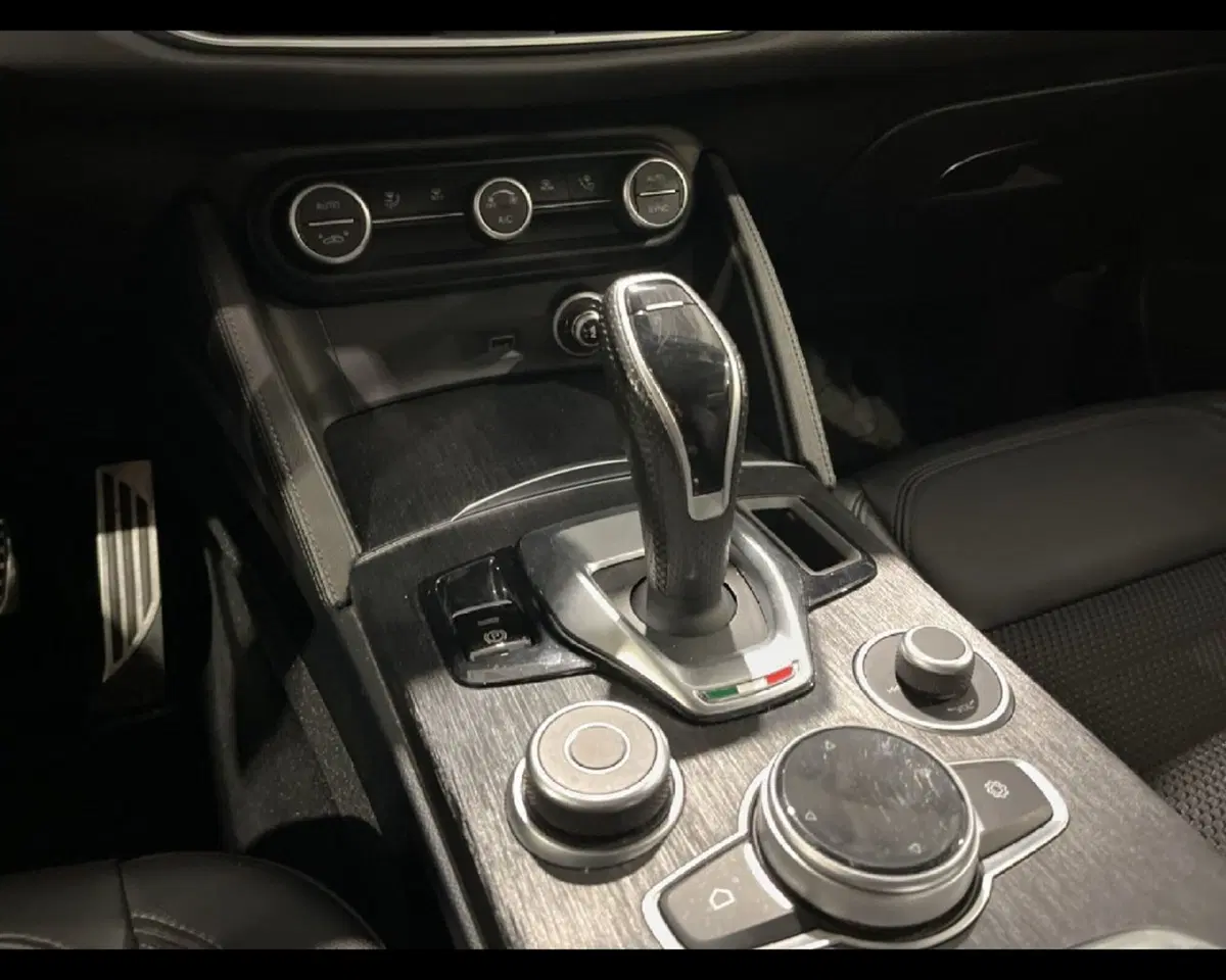 Alfa Romeo Stelvio usata a Torino (2)