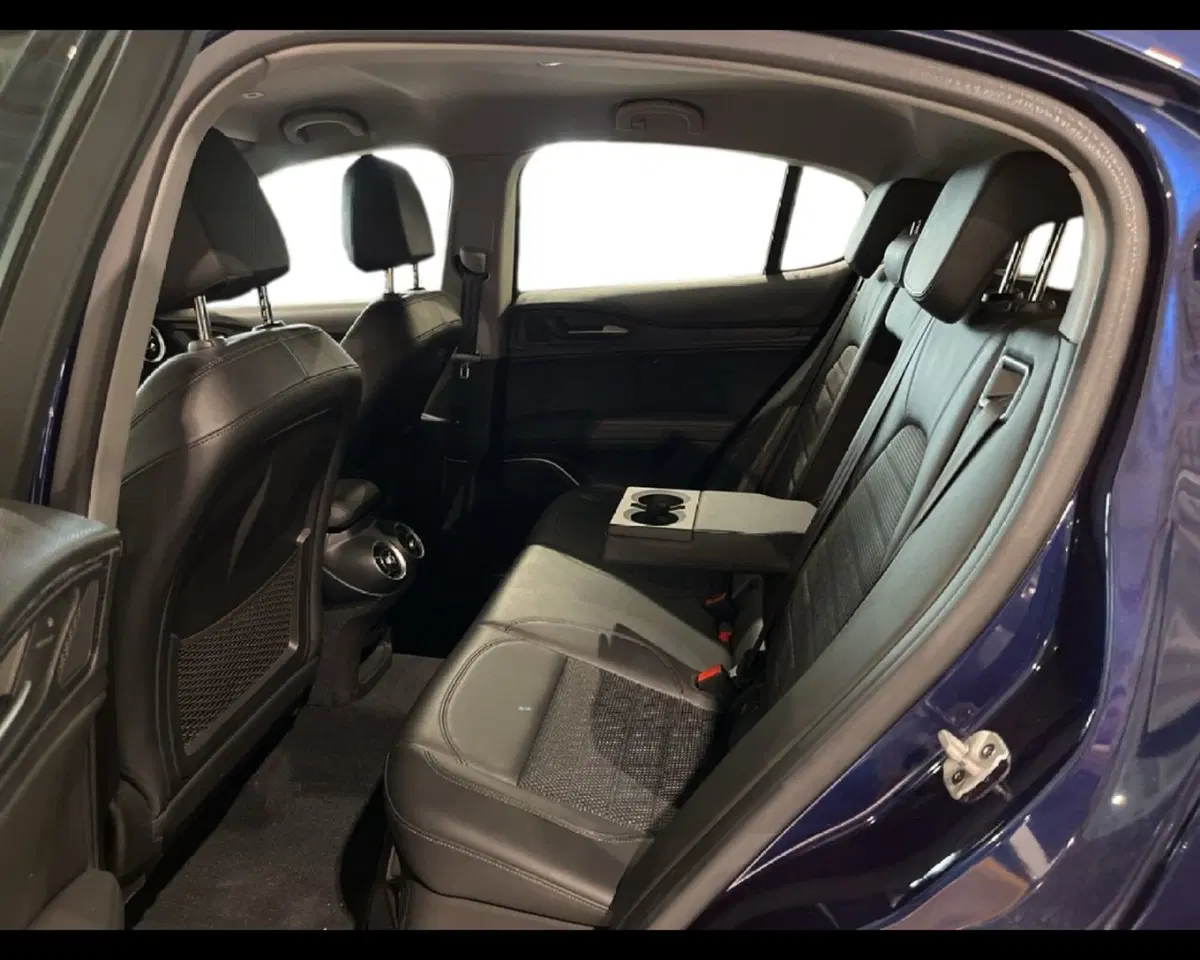 Alfa Romeo Stelvio usata a Torino (7)