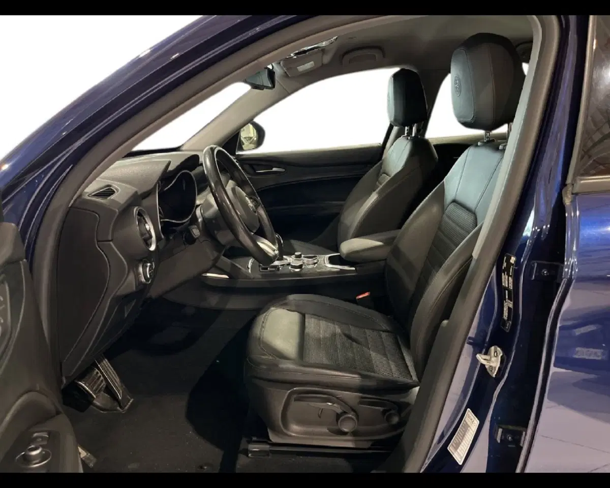 Alfa Romeo Stelvio usata a Torino (8)
