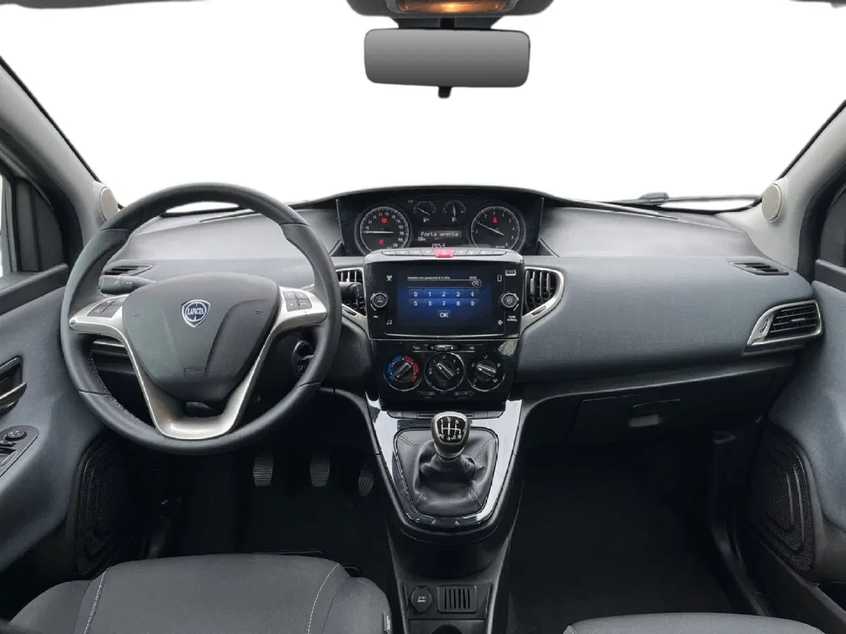 Lancia Ypsilon usata a Torino (10)