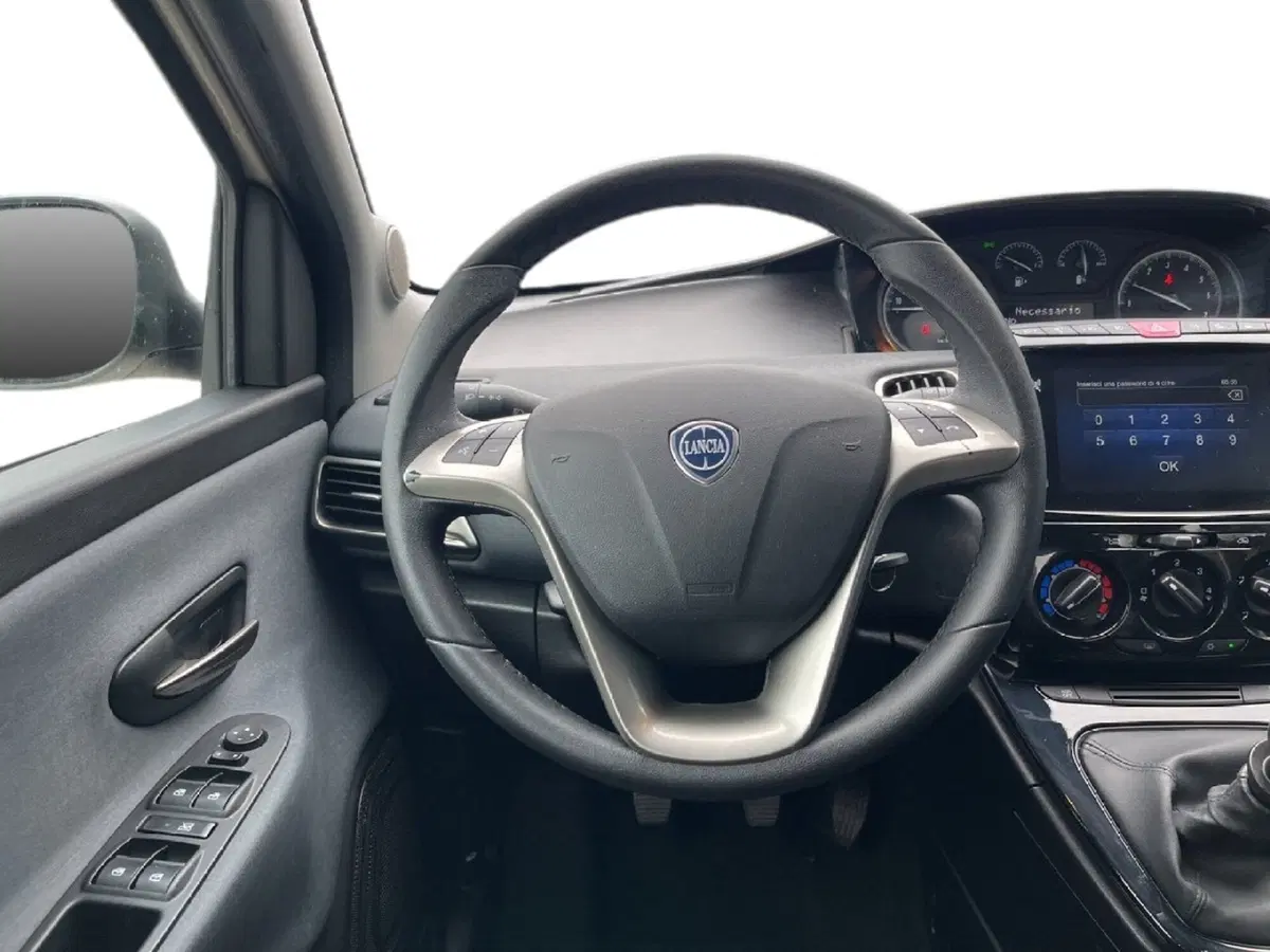 Lancia Ypsilon usata a Torino (11)