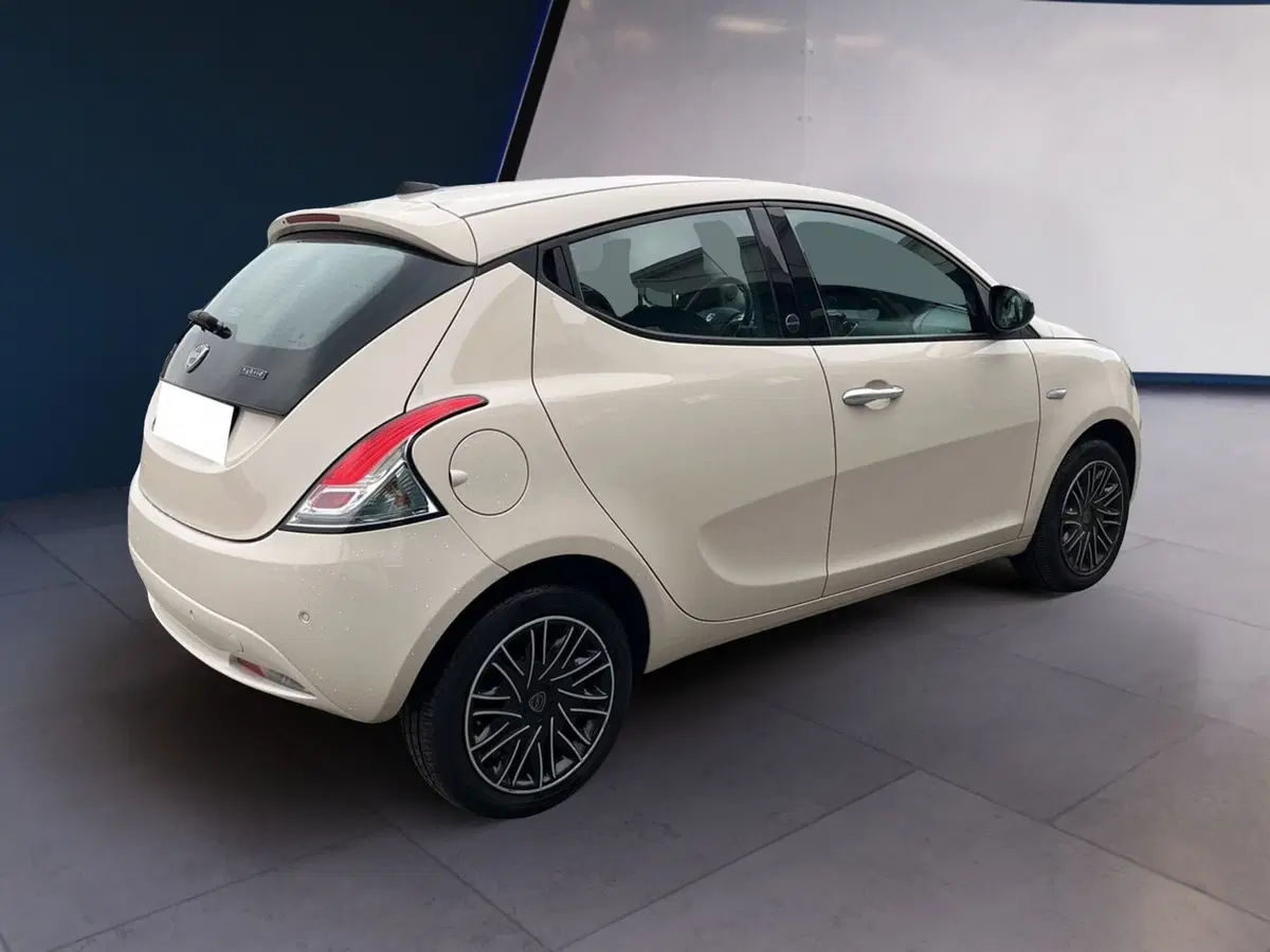 Lancia Ypsilon usata a Torino (4)