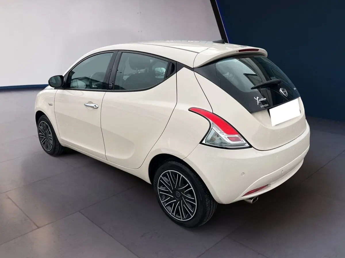 Lancia Ypsilon usata a Torino (6)