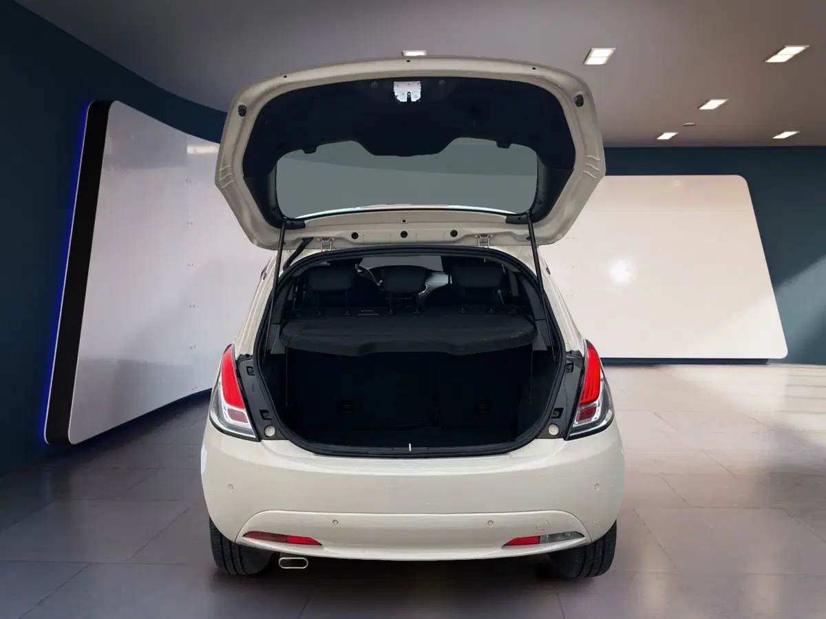 Lancia Ypsilon usata a Torino (7)