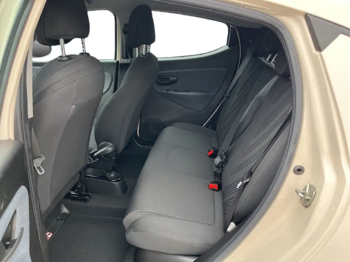 Lancia Ypsilon usata a Torino (8)