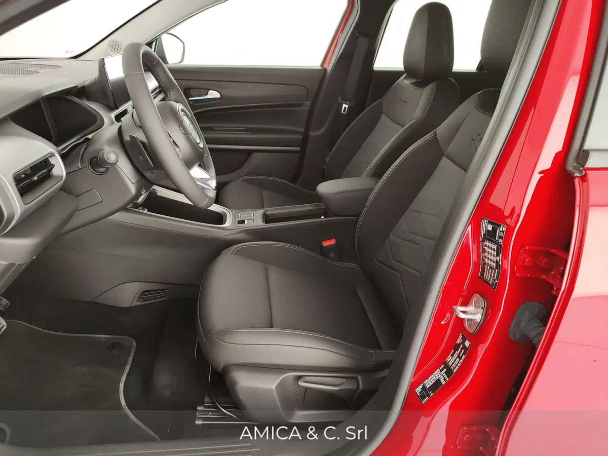 Jeep Avenger nuova a Caserta (16)