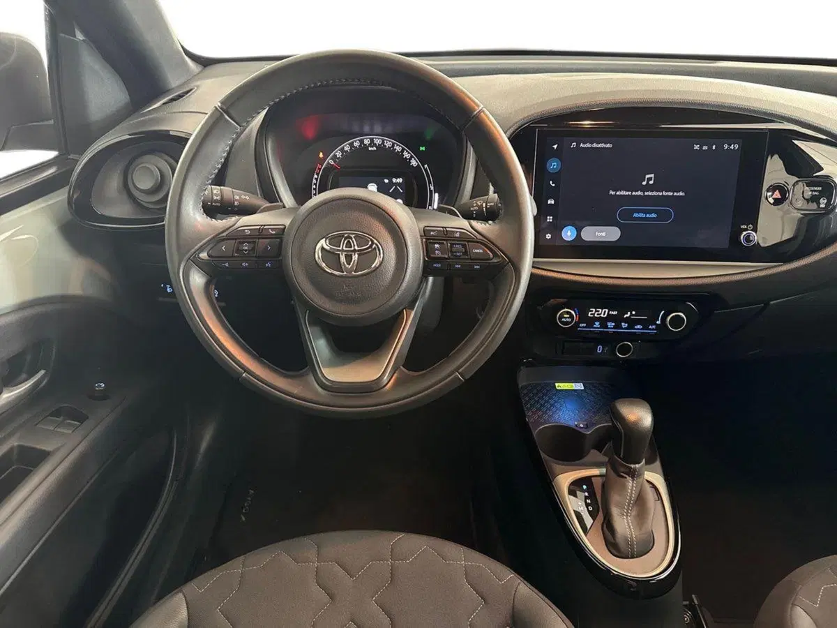 Toyota Aygo X usata a Prato (11)