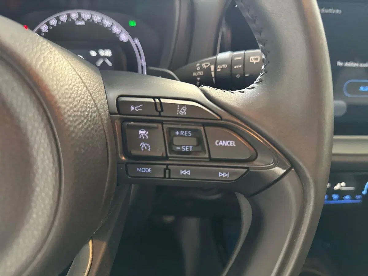 Toyota Aygo X usata a Prato (13)