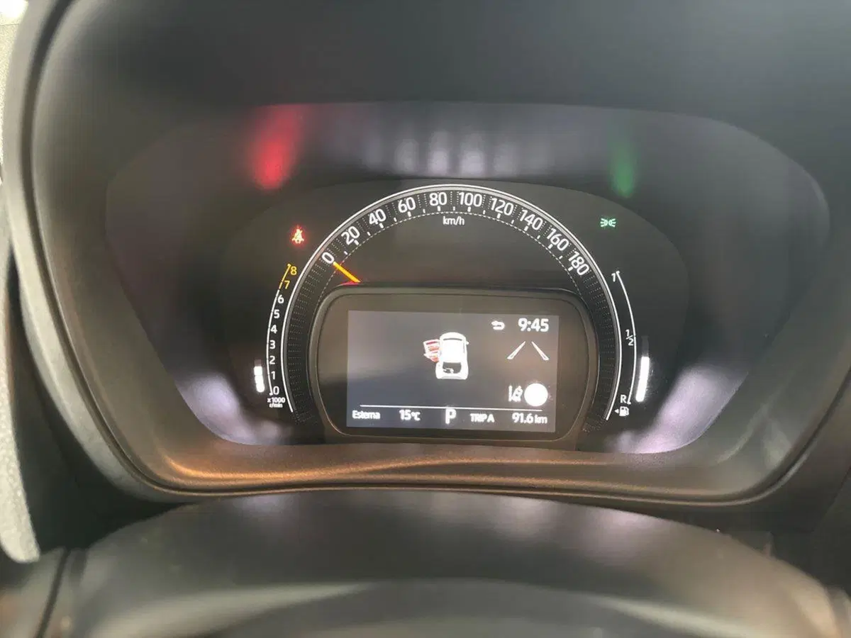 Toyota Aygo X usata a Prato (15)