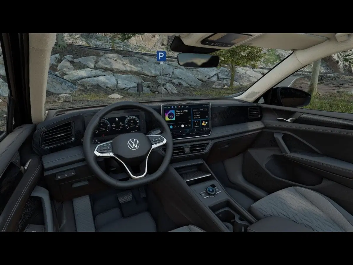 Volkswagen Tiguan nuova a Livorno (6)