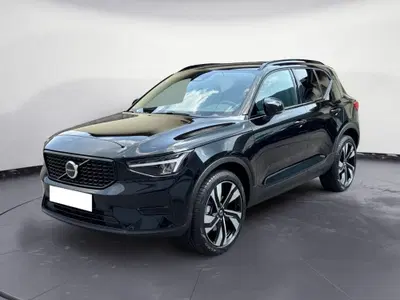 Volvo XC40 B3 automatico Plus Dark nuova a Como