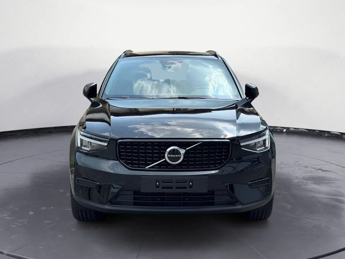 Volvo XC40 nuova a Como (2)