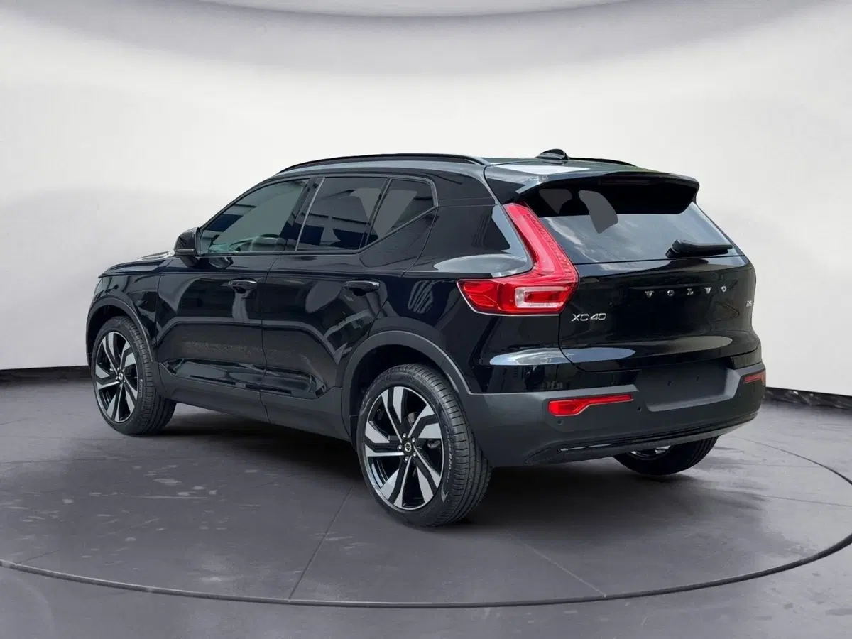 Volvo XC40 nuova a Como (4)