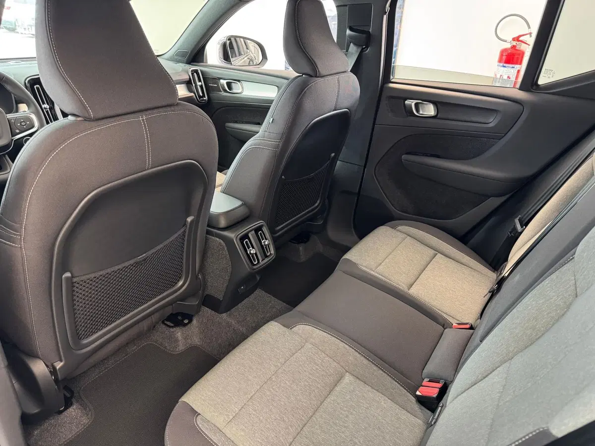 Volvo XC40 nuova a Como (8)