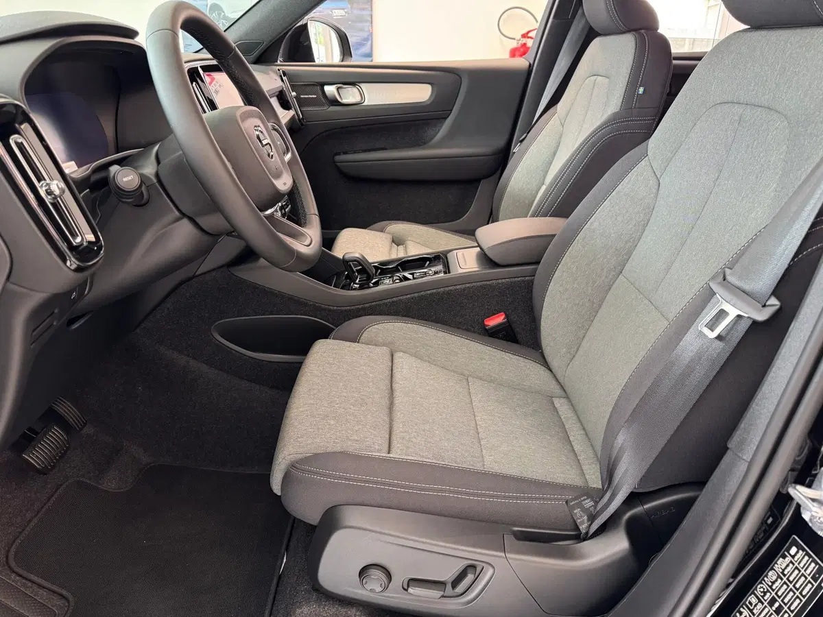 Volvo XC40 nuova a Como (9)