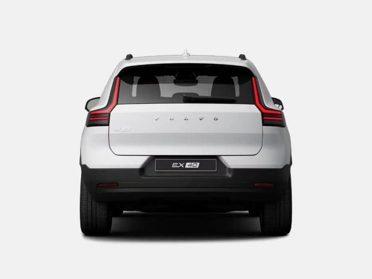 Volvo EX40 nuova a Como (4)
