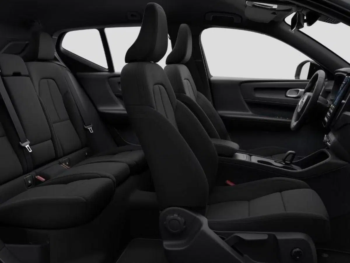 Volvo EX40 nuova a Como (7)