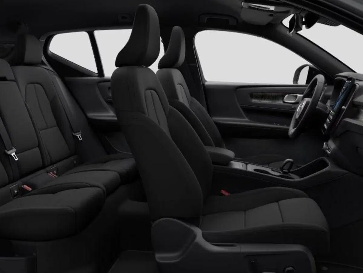 Volvo EX40 nuova a Como (9)
