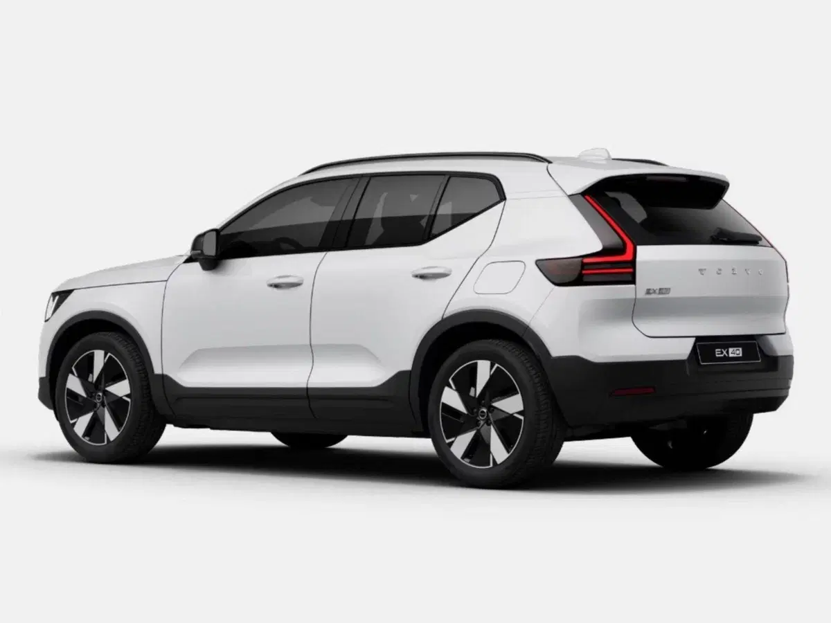 Volvo EX40 nuova a Como (6)